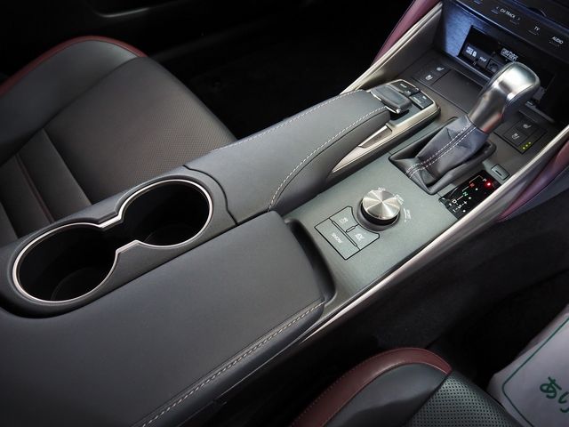 TOYOTA LEXUS IS300h 2016