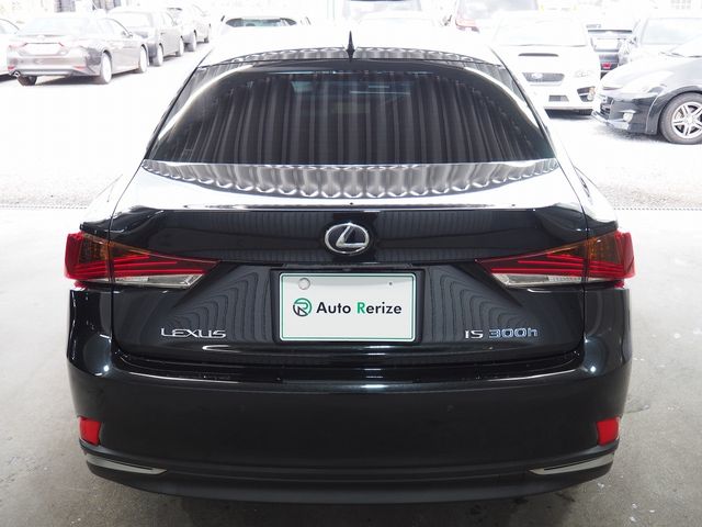 TOYOTA LEXUS IS300h 2016