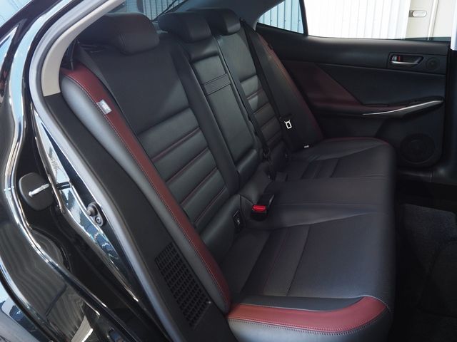 TOYOTA LEXUS IS300h 2016