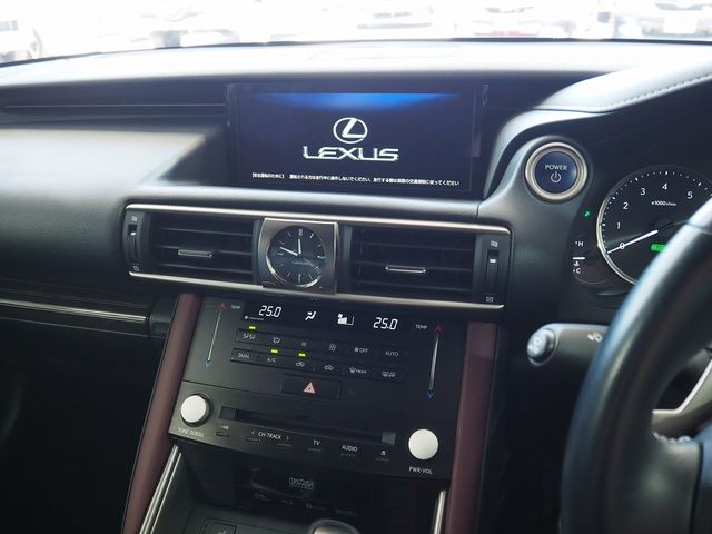 TOYOTA LEXUS IS300h 2016