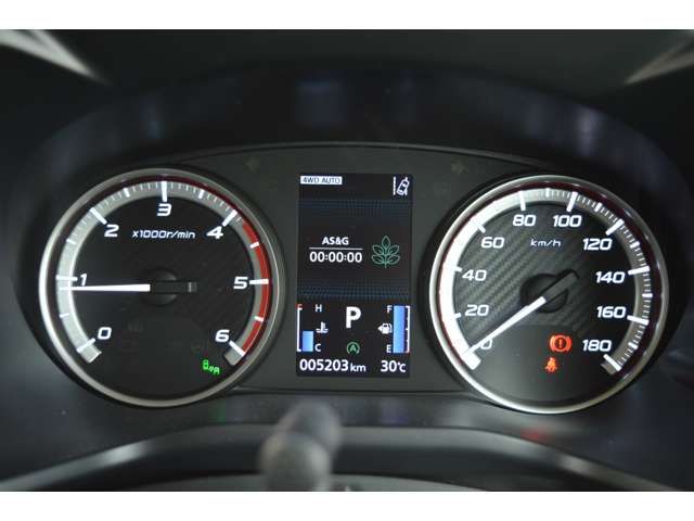 MITSUBISHI DELICA D:5 4WD 2024