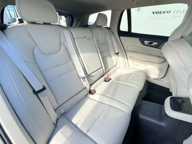 VOLVO VOLVO V60 2024