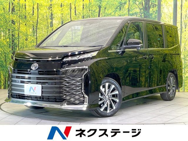 TOYOTA VOXY 2023