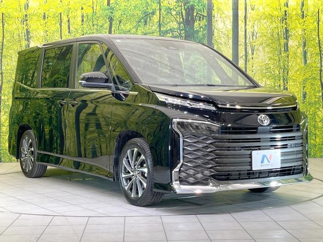 TOYOTA VOXY 2023
