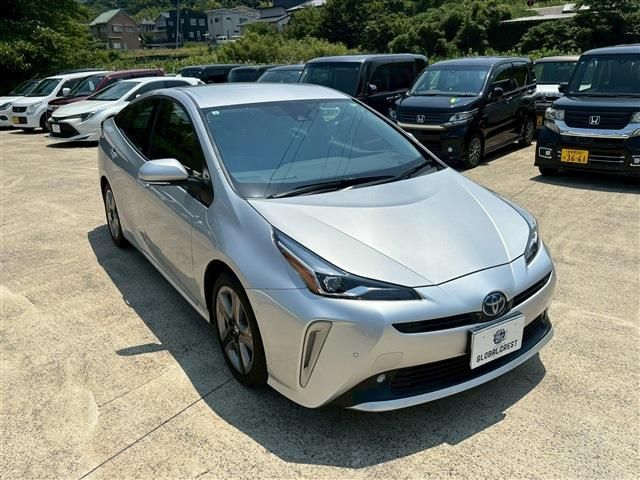TOYOTA PRIUS 2021