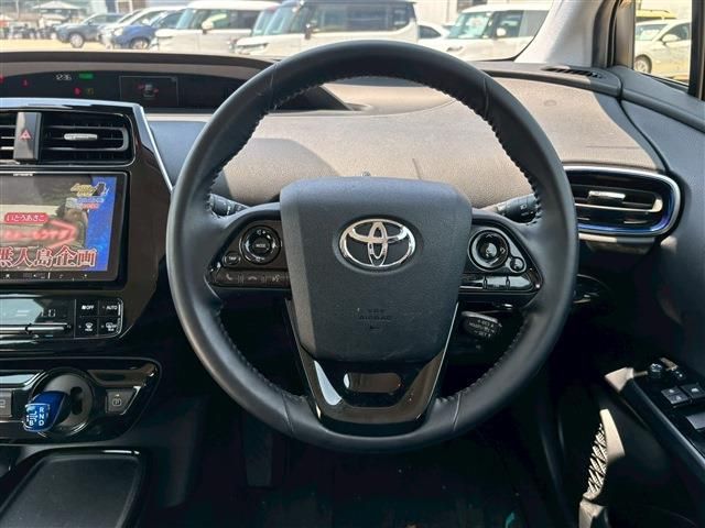 TOYOTA PRIUS 2021