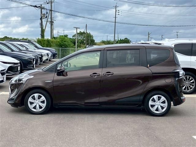 TOYOTA SIENTA HYBRID 2019