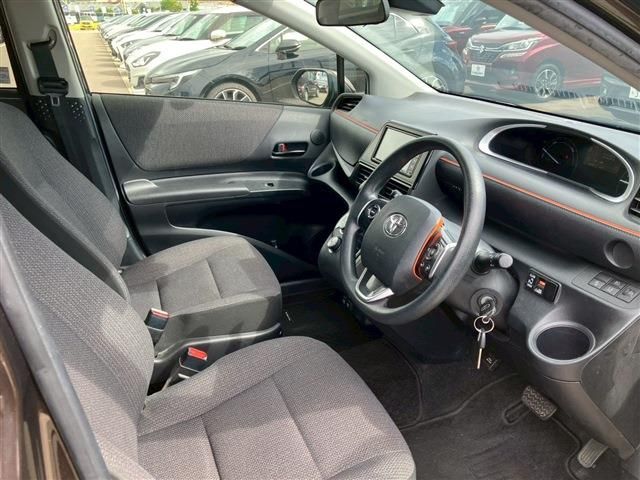 TOYOTA SIENTA HYBRID 2019