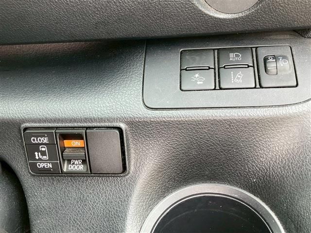 TOYOTA SIENTA HYBRID 2019