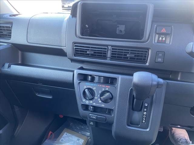 DAIHATSU HIJET deckvan 4WD 2024