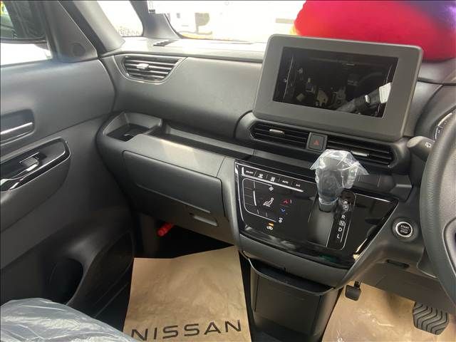 NISSAN ROOX 2024