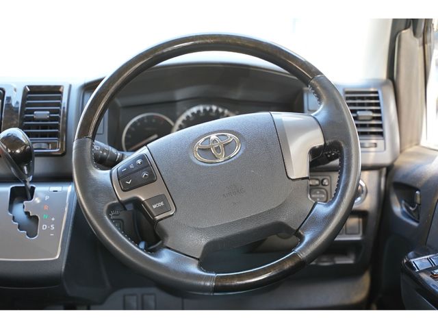 TOYOTA HIACE van 2WD 2017