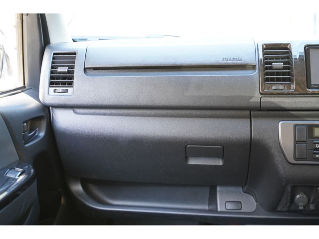 TOYOTA HIACE van 2WD 2017