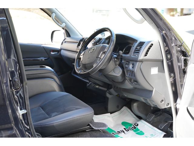 TOYOTA HIACE van 2WD 2017