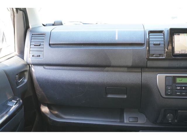 TOYOTA HIACE van 2WD 2017