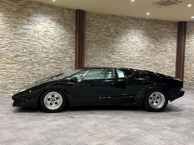 LAMBORGHINI LAMBORGHINI COUNTACH 1996