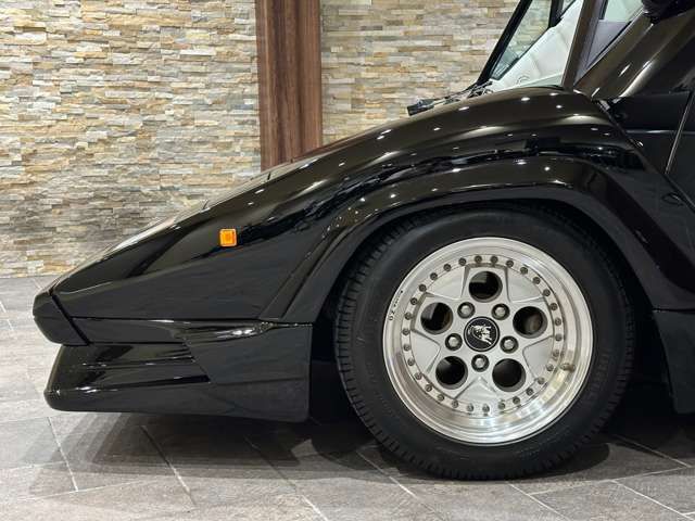 LAMBORGHINI LAMBORGHINI COUNTACH 1996