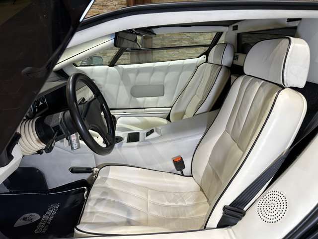 LAMBORGHINI LAMBORGHINI COUNTACH 1996