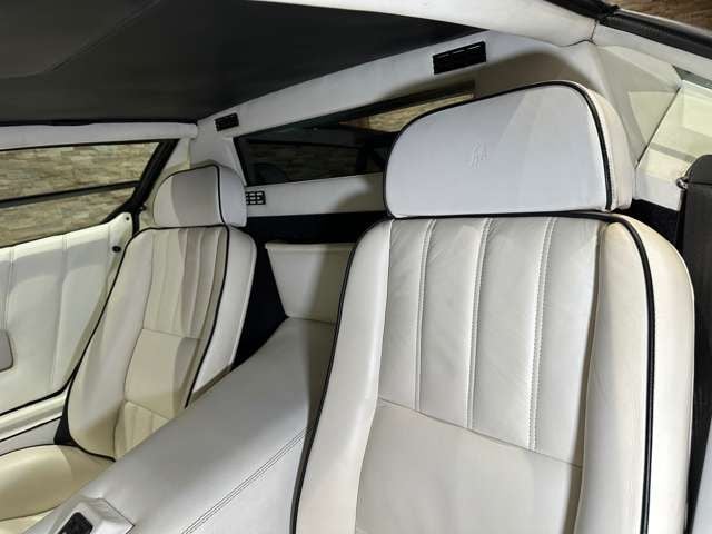 LAMBORGHINI LAMBORGHINI COUNTACH 1996