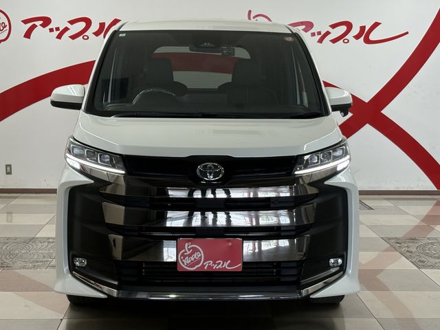 TOYOTA NOAH 4WD 2024