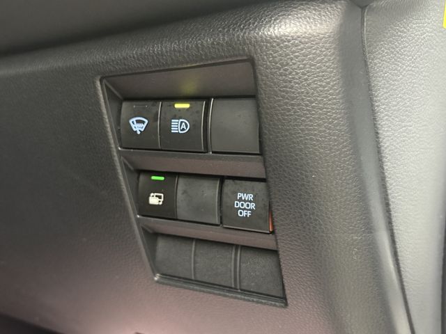 TOYOTA NOAH 4WD 2024