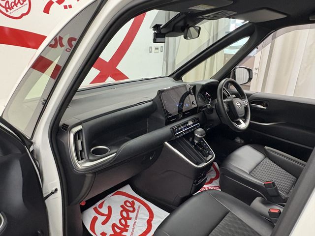 TOYOTA NOAH 4WD 2024