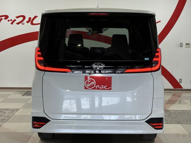 TOYOTA NOAH 4WD 2024