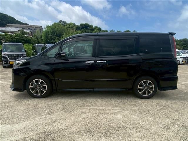 TOYOTA NOAH 2019