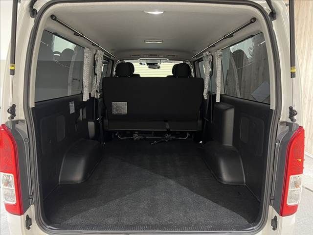 TOYOTA HIACE van 4WD 2018