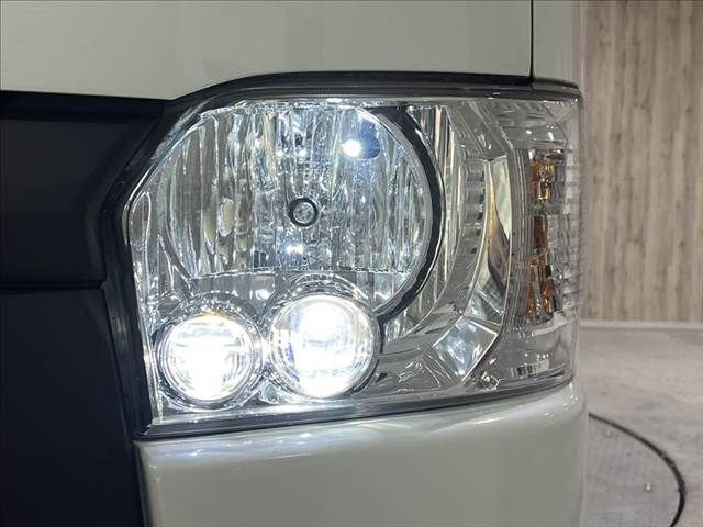 TOYOTA HIACE van 4WD 2018