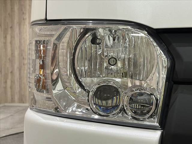 TOYOTA HIACE van 4WD 2018