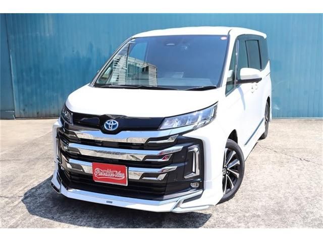TOYOTA NOAH HYBRID 2023
