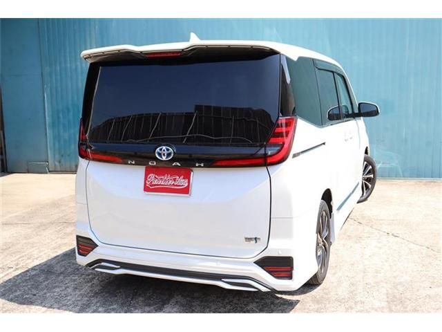 TOYOTA NOAH HYBRID 2023
