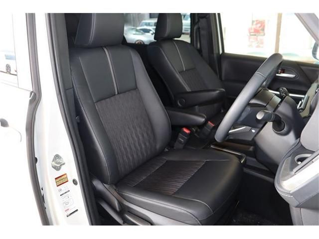 TOYOTA NOAH HYBRID 2023