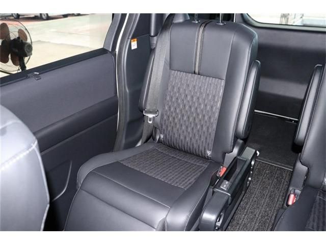 TOYOTA NOAH HYBRID 2023