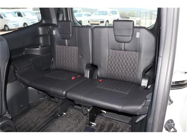 TOYOTA NOAH HYBRID 2023