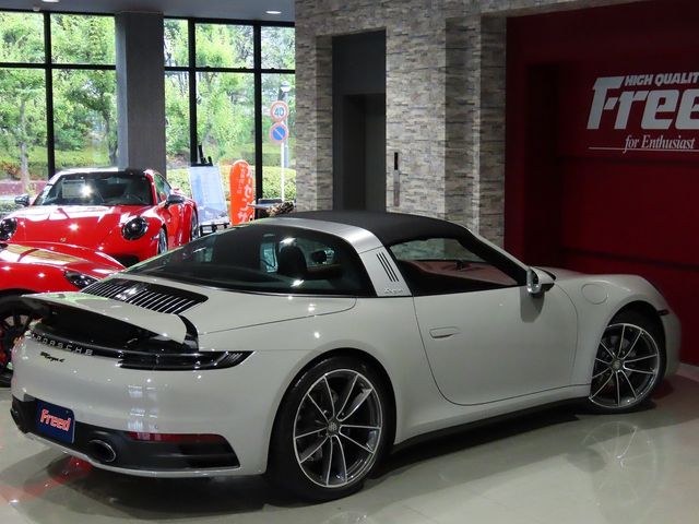 PORSCHE PORSCHE 911 2024