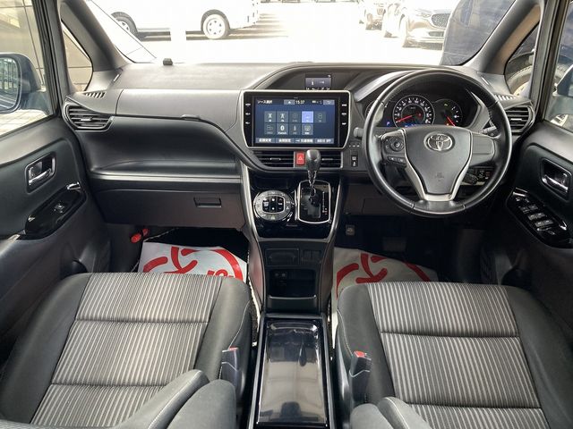 TOYOTA VOXY 4WD 2019