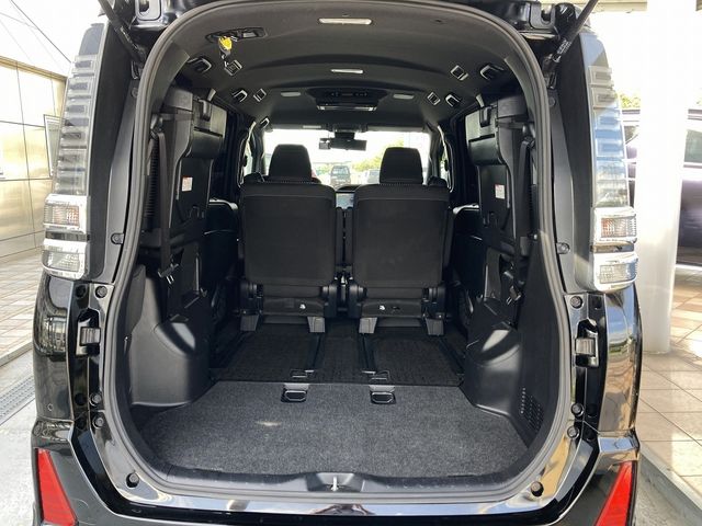 TOYOTA VOXY 4WD 2019