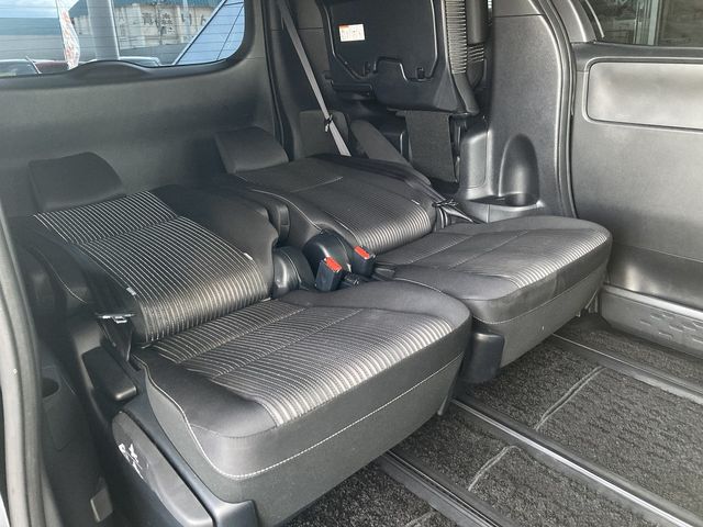 TOYOTA VOXY 4WD 2019