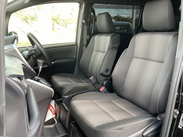 TOYOTA VOXY 4WD 2019