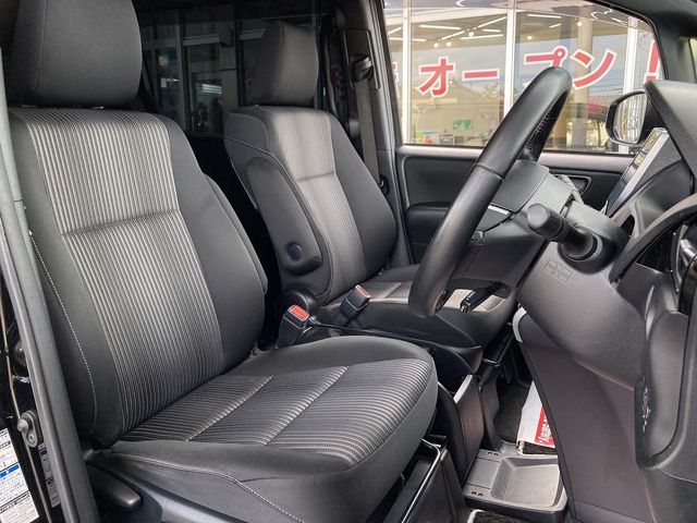 TOYOTA VOXY 4WD 2019