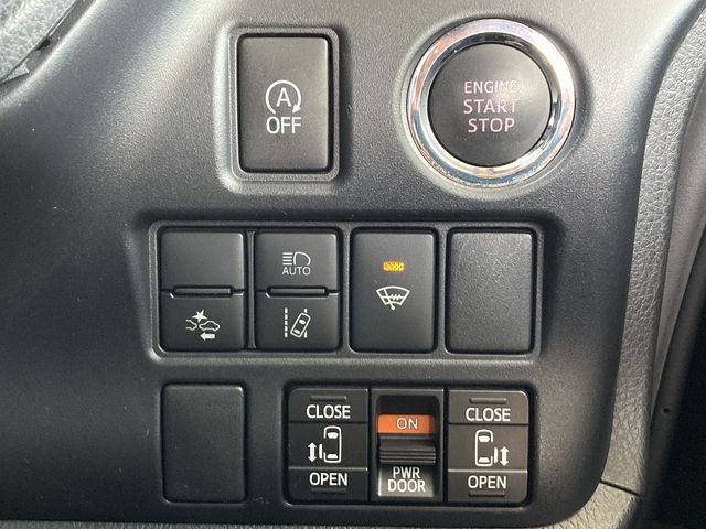 TOYOTA VOXY 4WD 2019