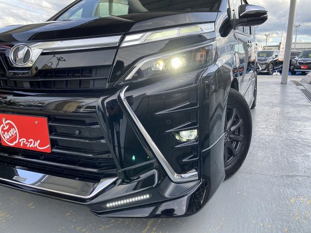 TOYOTA VOXY 4WD 2019