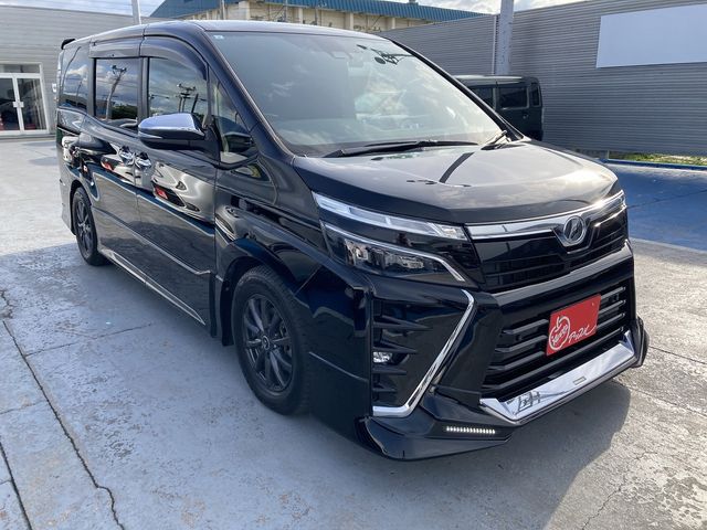 TOYOTA VOXY 4WD 2019