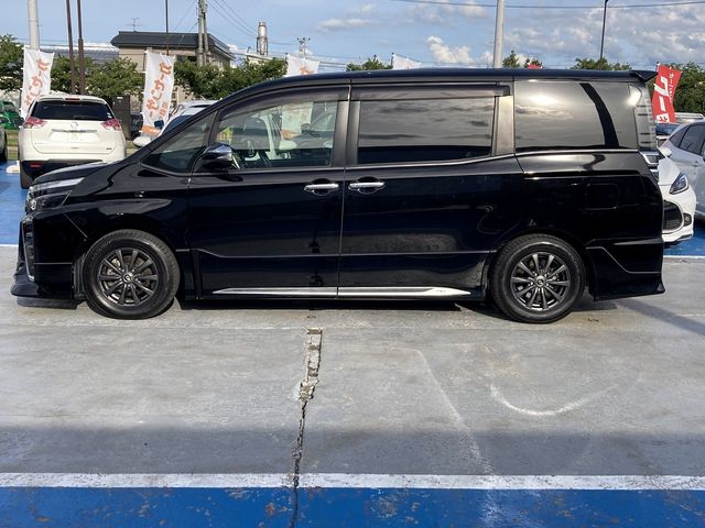 TOYOTA VOXY 4WD 2019