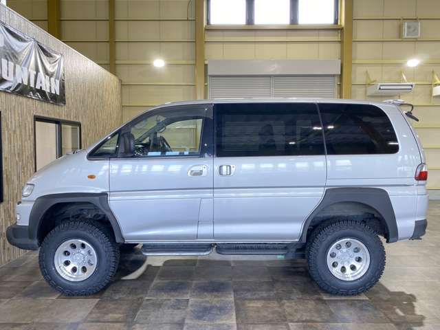 MITSUBISHI DELICA SPACE GEAR  4WD 2004