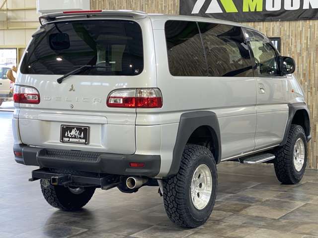 MITSUBISHI DELICA SPACE GEAR  4WD 2004