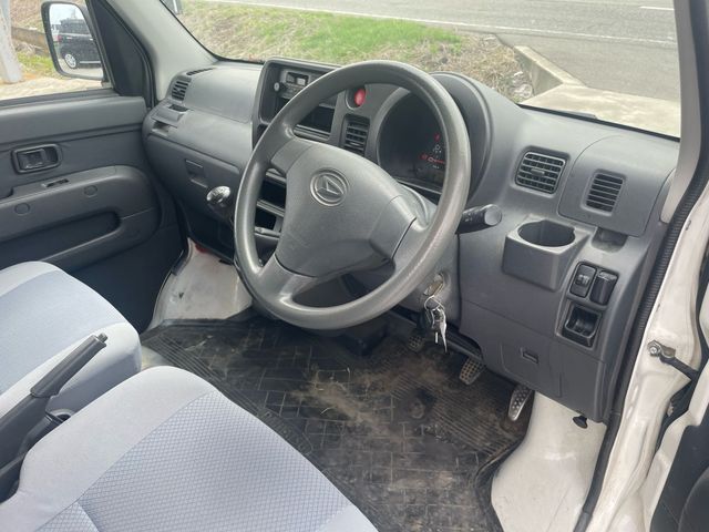 DAIHATSU HIJET CARGO 4WD 2011