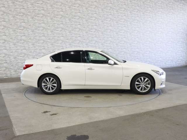 NISSAN SKYLINE HYBRID 2017